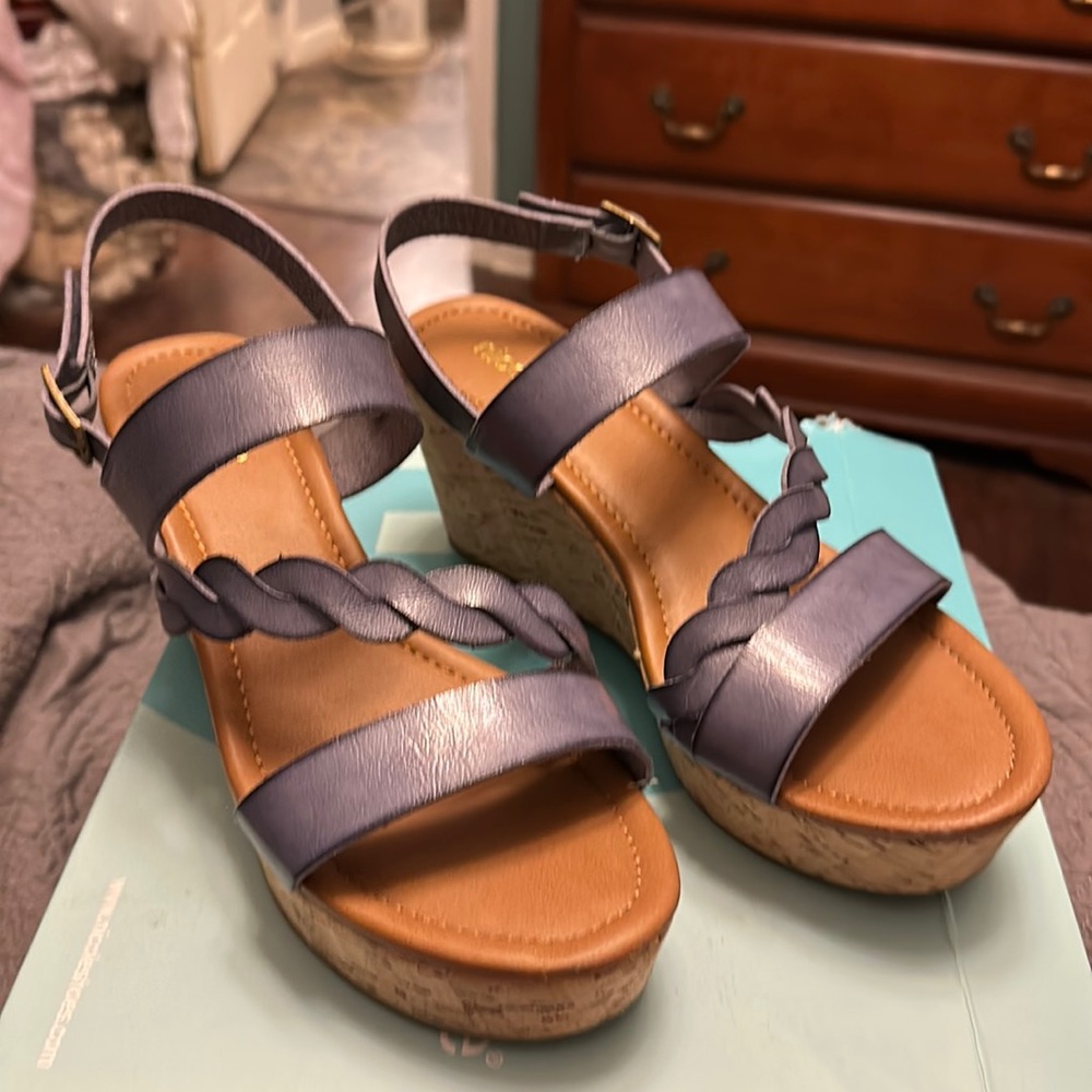 Like new wedge shoes size 8.5 blue slate